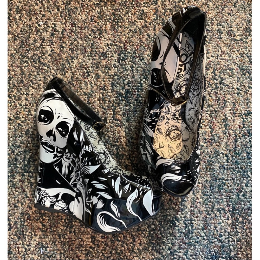 Too Fast Brand Wedges